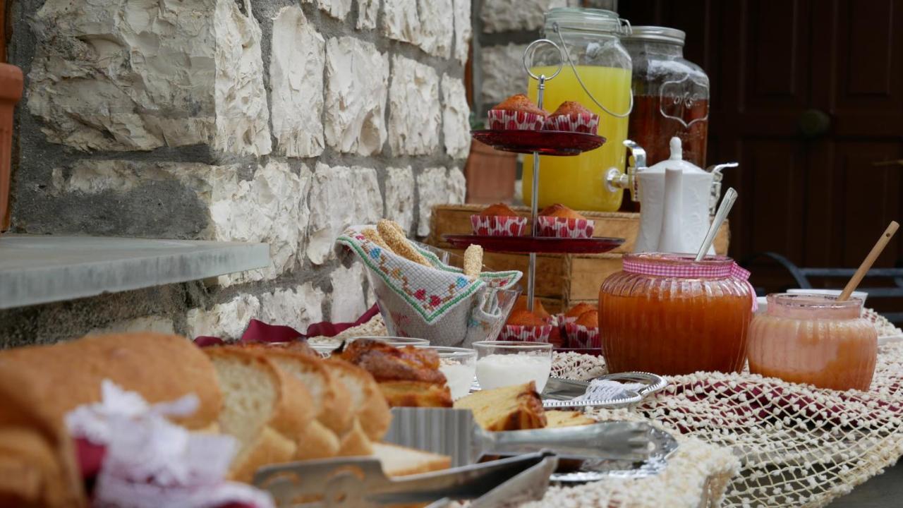 Vikos Hotel Monodendri Buitenkant foto